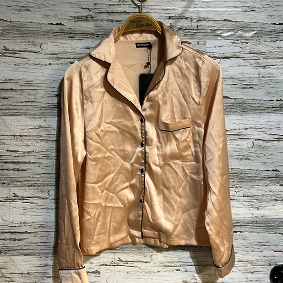 Prettylittlething button up blouse size small - Picture 1 of 9